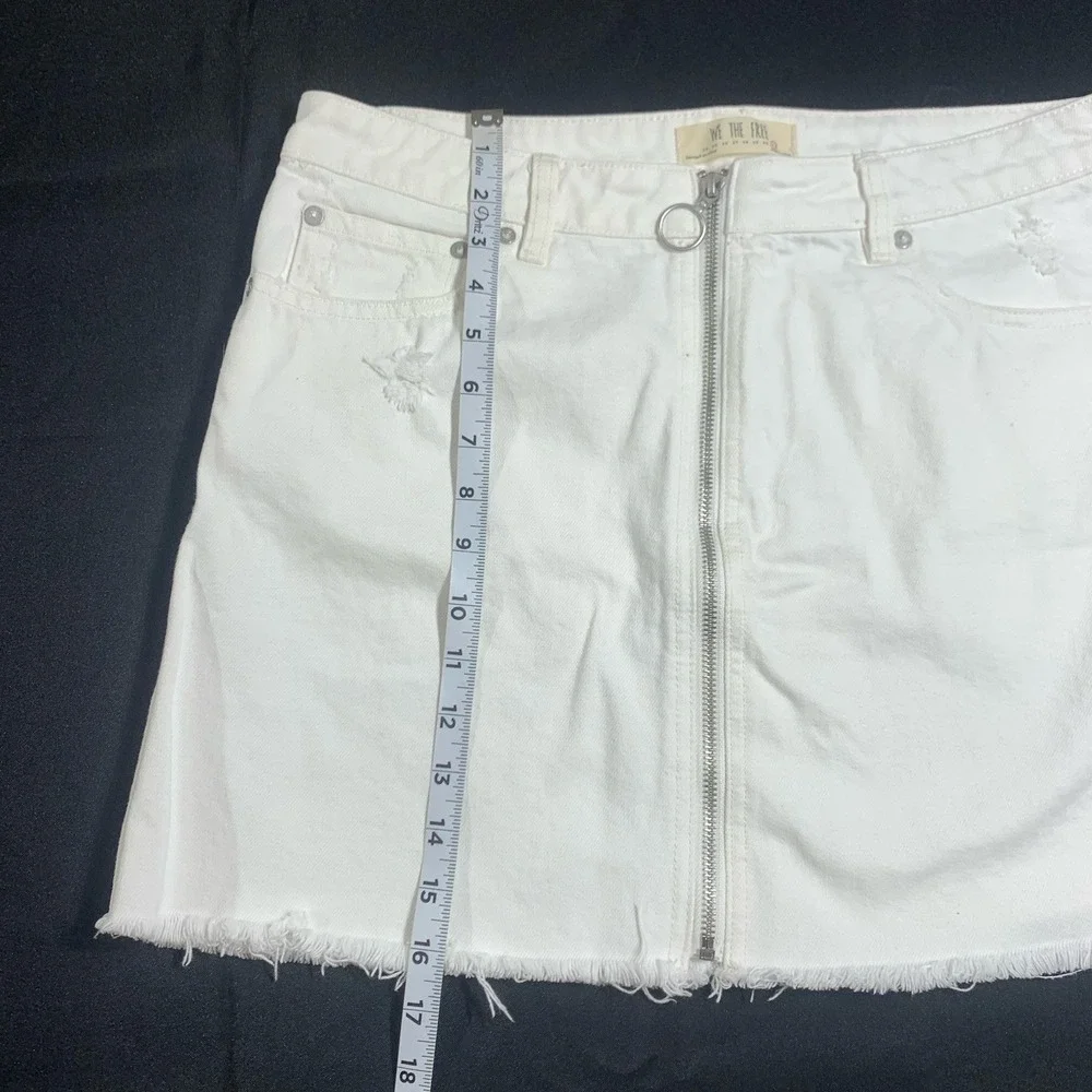 Free People We The Free Size 31 White‎ Denim Mini Skirt Zip it Up Raw Hem Boho